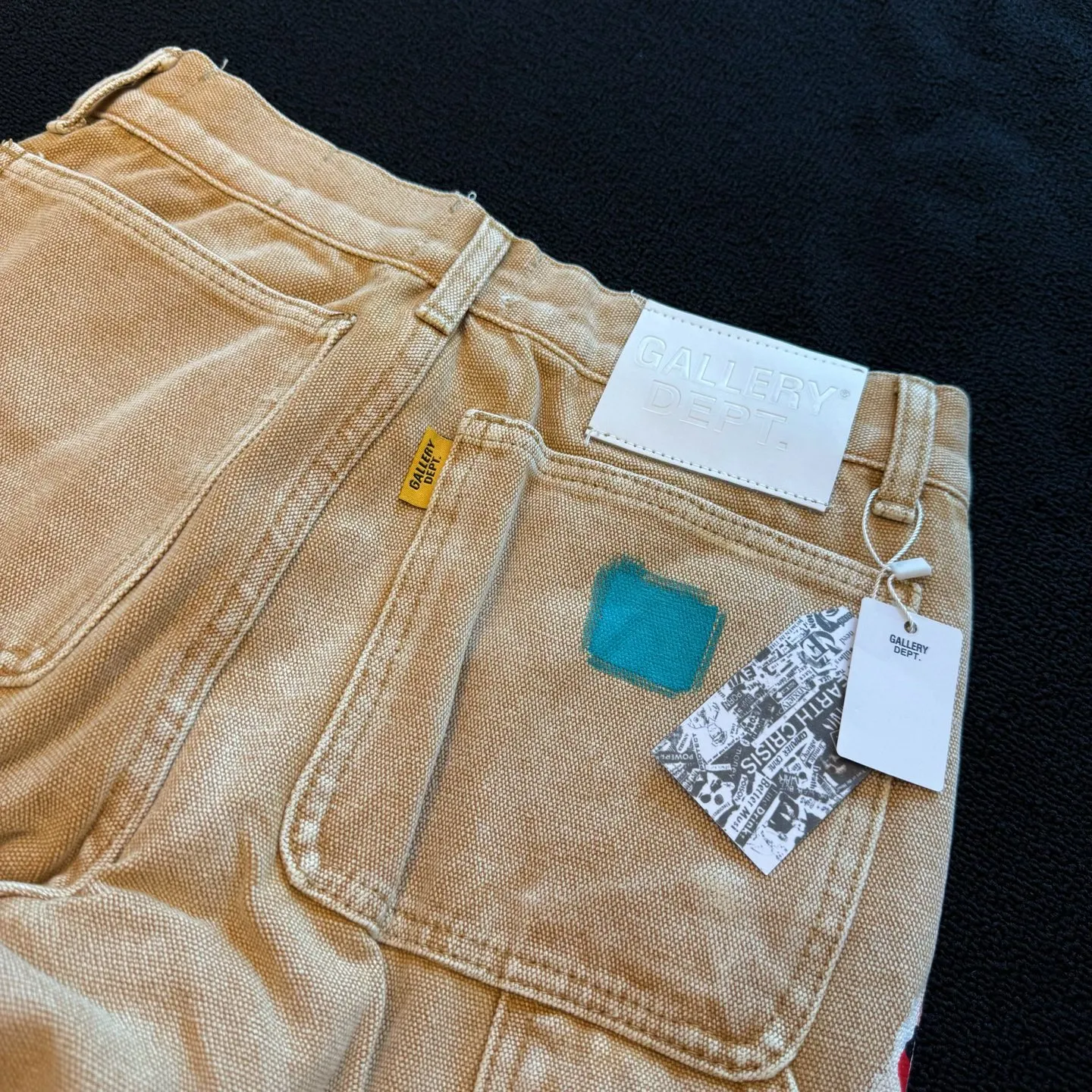 P230 model number: D402 GALLERY DEPT micro-flared distressed distressed jeans, three-dimensional version, loose and comfortable, not picky about body shape, factory precision, original factory quality control, same style for men and women, can be matched with couples, versatile recommendation, essential denim for all seasons, made of heavy-duty washed pure cotton denim fabric, after washing, soft and thick, very stylish when worn. Size: 28, 30, 32, 34, 36 (S-XXL) Color: Splicing Size reference # 28 pants length 100 waist 72 30 pants length 102 waist 76 32 pants length 104 waist 80 34 pants length 106 waist 84 36 pants length 108 waist 88